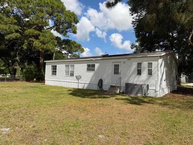 5924 NE 4th Lane, Okeechobee, FL 34974