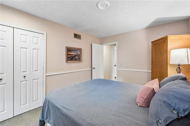 5757 N Anita Avenue, Kansas City, MO 64151