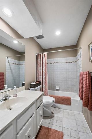 5757 N Anita Avenue, Kansas City, MO 64151