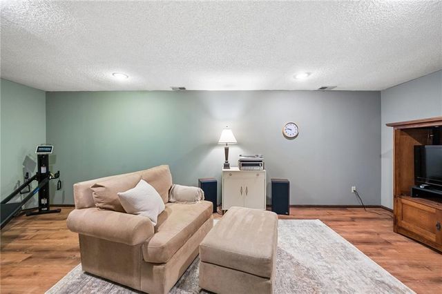 5757 N Anita Avenue, Kansas City, MO 64151
