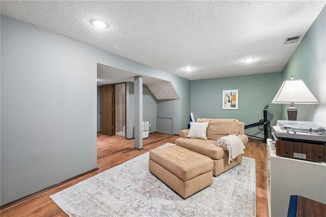 5757 N Anita Avenue, Kansas City, MO 64151