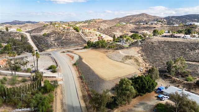 14735 Descanso, Lake Mathews, CA 92570