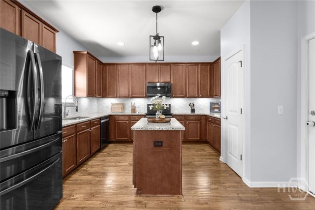121 Waverly Way, Savannah, GA 31407