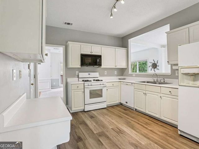 2572 Pembrooke Way, Lawrenceville, GA 30044