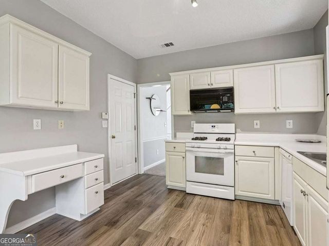 2572 Pembrooke Way, Lawrenceville, GA 30044