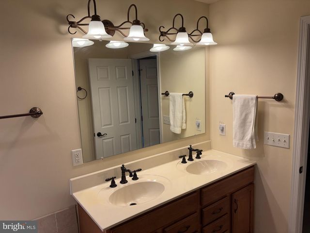 3929 TRAYER LN, Mechanicsburg, PA 17050