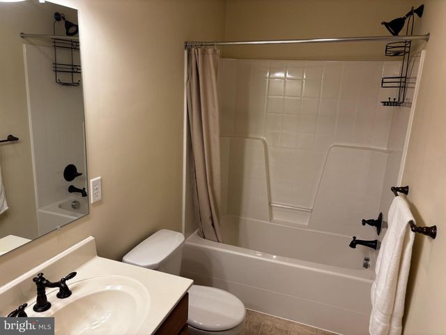 3929 TRAYER LN, Mechanicsburg, PA 17050