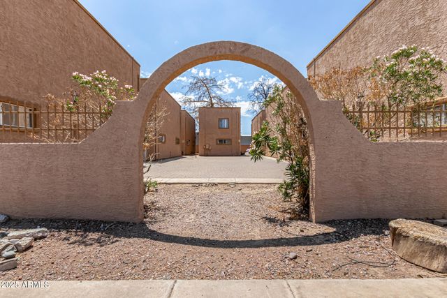 6302 N 64TH Drive 16, Glendale, AZ 85301