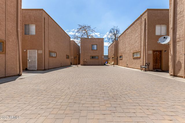 6302 N 64TH Drive 16, Glendale, AZ 85301