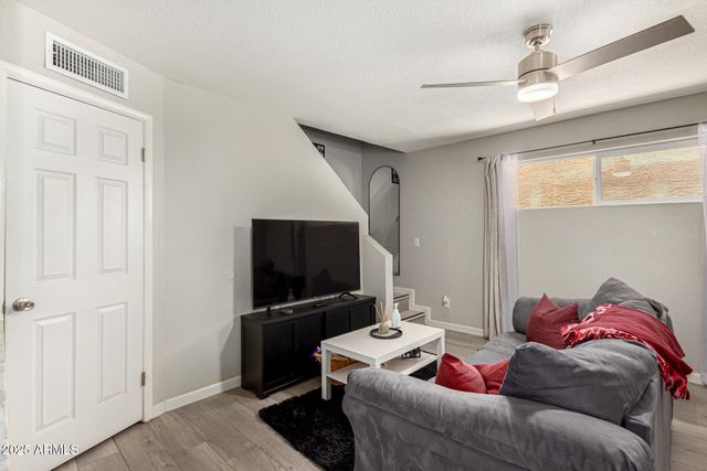 6302 N 64TH Drive 16, Glendale, AZ 85301