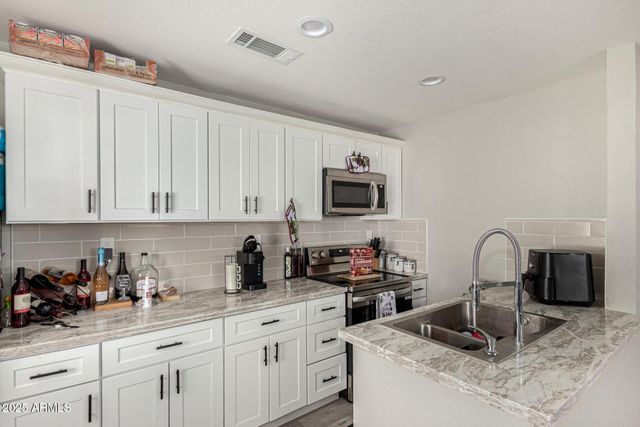 6302 N 64TH Drive 16, Glendale, AZ 85301