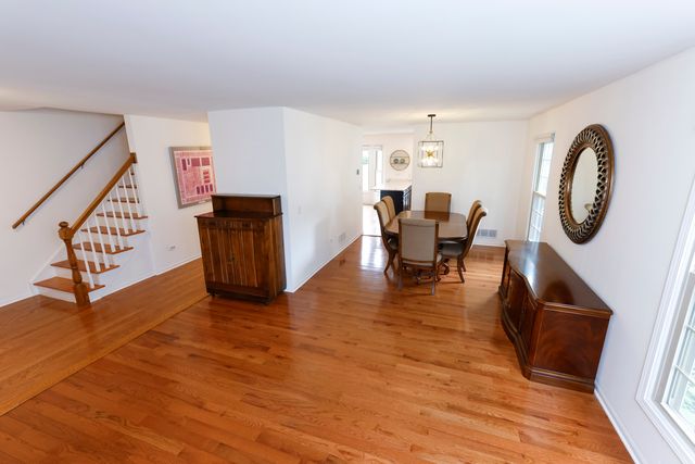 608 Thackeray Lane, Fox River Grove, IL 60021