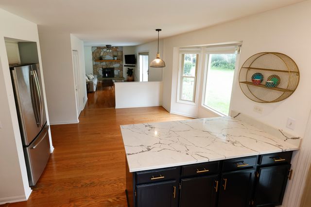 608 Thackeray Lane, Fox River Grove, IL 60021