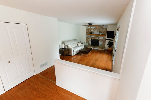 608 Thackeray Lane, Fox River Grove, IL 60021