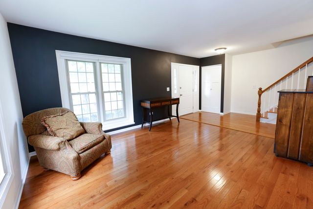608 Thackeray Lane, Fox River Grove, IL 60021