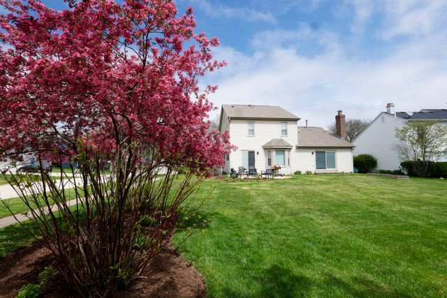 608 Thackeray Lane, Fox River Grove, IL 60021
