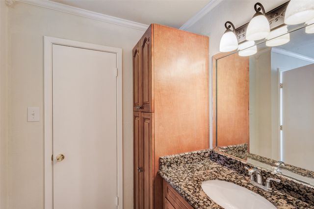 5640 Cedar Creek Drive, Benbrook, TX 76109