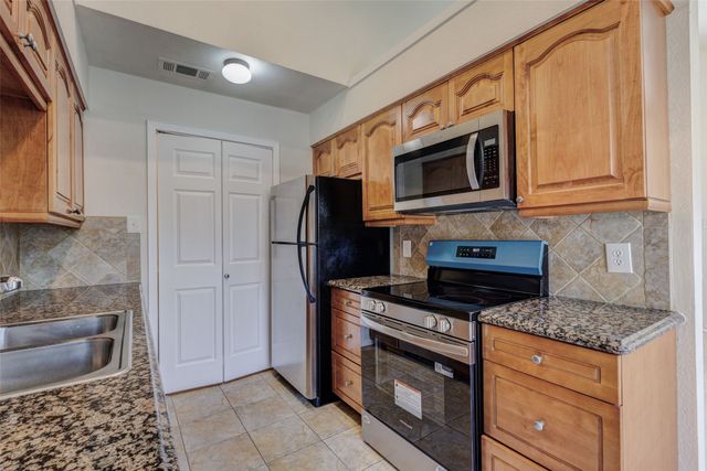 5640 Cedar Creek Drive, Benbrook, TX 76109