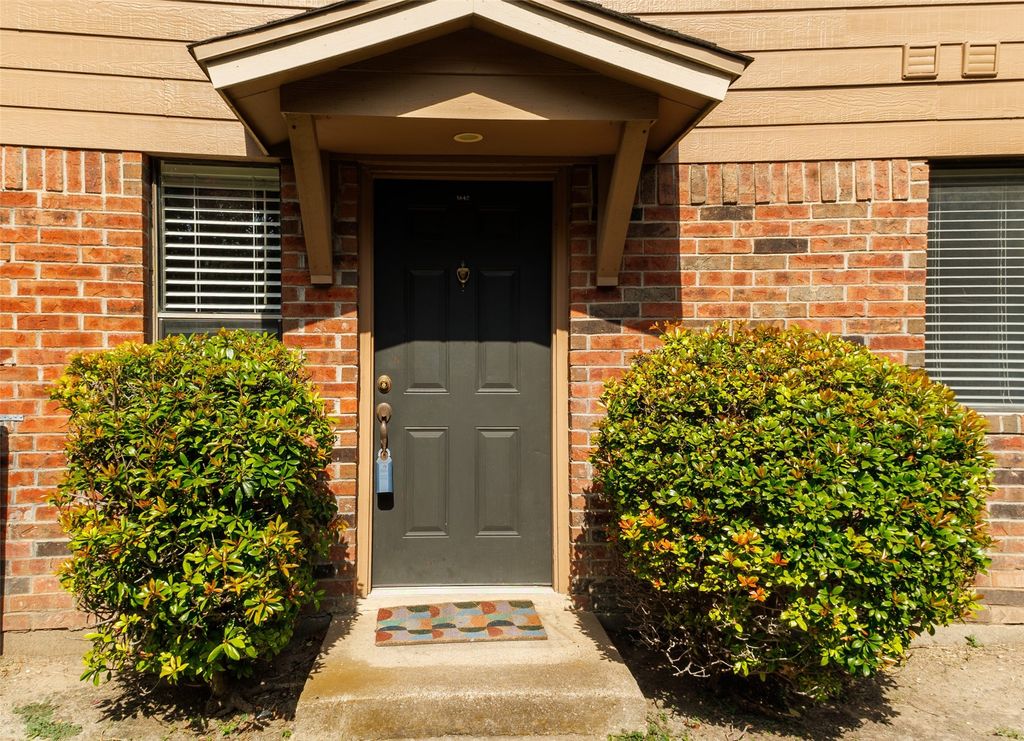 5640 Cedar Creek Drive, Benbrook, TX 76109