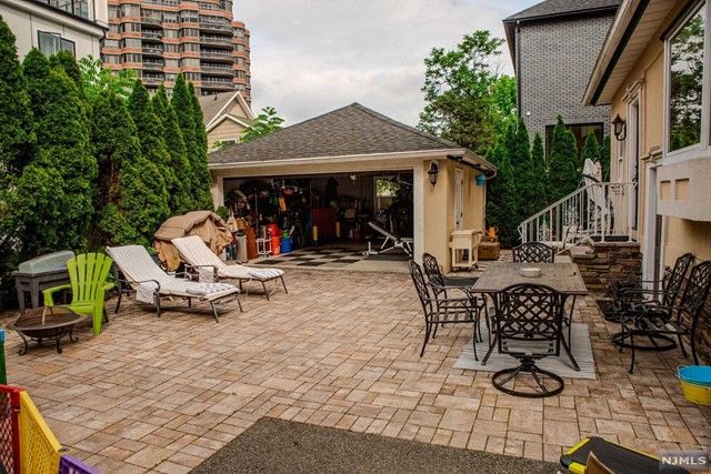 31 Knox Avenue, Cliffside Park, NJ 07010