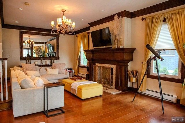 31 Knox Avenue, Cliffside Park, NJ 07010