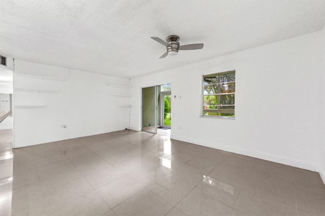 5190 E Sabal Palm Boulevard 104, Tamarac, FL 33319