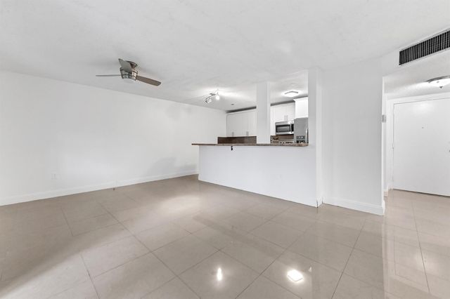 5190 E Sabal Palm Boulevard 104, Tamarac, FL 33319