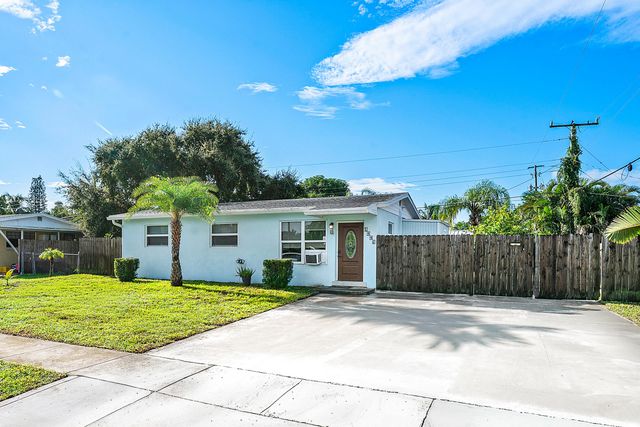 1446 W Jennings Street, Lantana, FL 33462