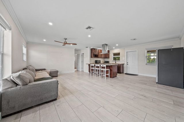 1446 W Jennings Street, Lantana, FL 33462