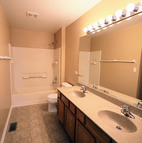 771 S Sienna Drive, Round Lake, IL 60073