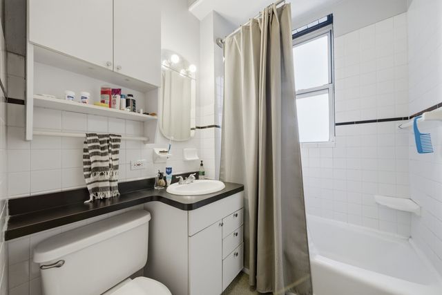 2436 N Albany Avenue, Chicago, IL 60647