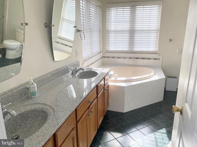 500 COBBLESTONE CT, Egg Harbor Township, NJ 08234