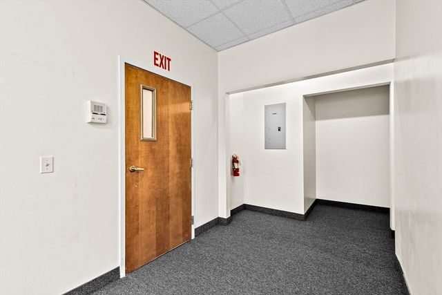 49 River St, Waltham, MA 02453