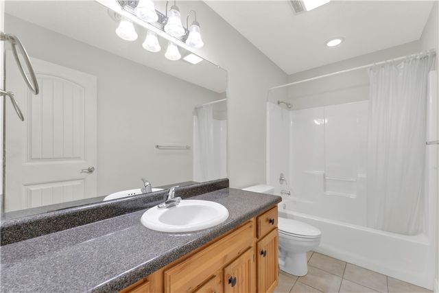 545 Red Oak Street, Gentry, AR 72734