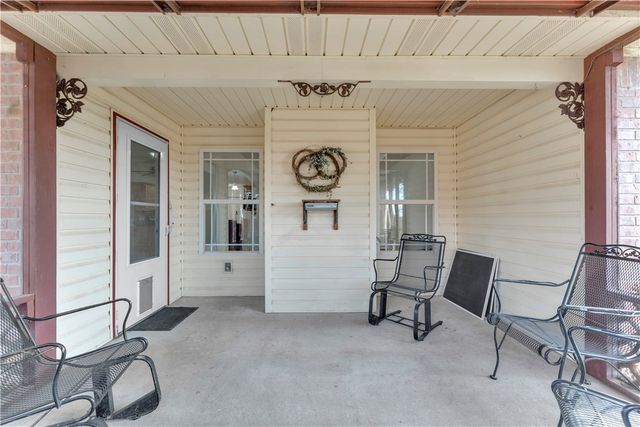 545 Red Oak Street, Gentry, AR 72734