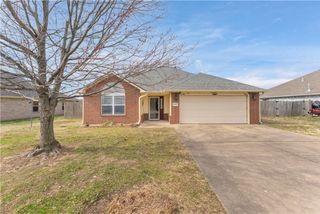 545 Red Oak Street, Gentry, AR 72734