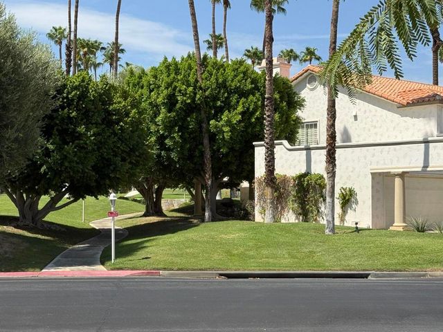 326 Vista Royale Drive, Palm Desert, CA 92211
