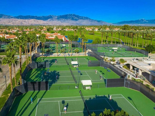 326 Vista Royale Drive, Palm Desert, CA 92211