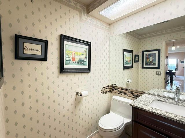 326 Vista Royale Drive, Palm Desert, CA 92211