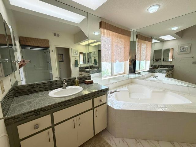 326 Vista Royale Drive, Palm Desert, CA 92211