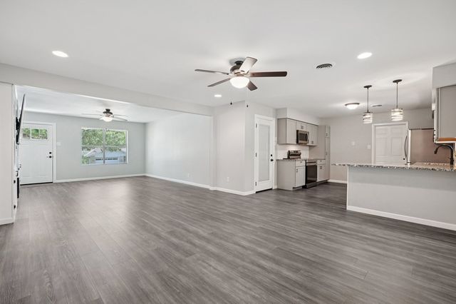 713 Galbraith Ave, Kerrville, TX 78028