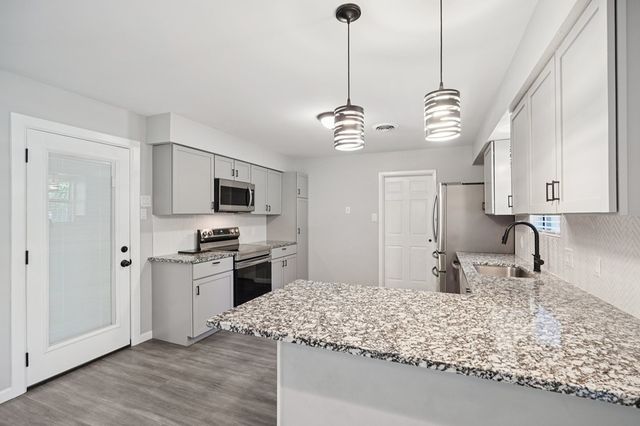 713 Galbraith Ave, Kerrville, TX 78028