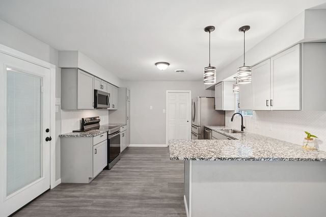713 Galbraith Ave, Kerrville, TX 78028