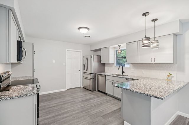 713 Galbraith Ave, Kerrville, TX 78028