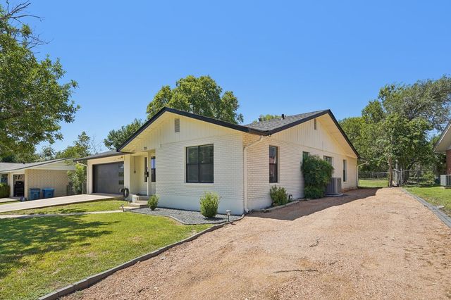 713 Galbraith Ave, Kerrville, TX 78028