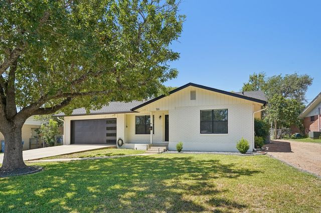 713 Galbraith Ave, Kerrville, TX 78028