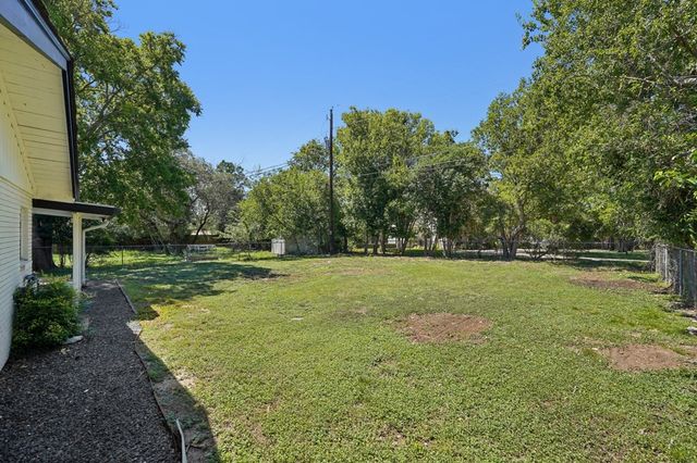 713 Galbraith Ave, Kerrville, TX 78028