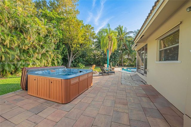 11400 Tara Dr, Plantation, FL 33325