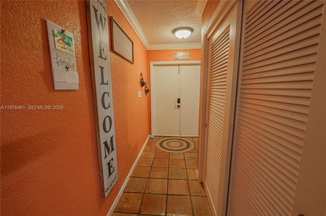 11400 Tara Dr, Plantation, FL 33325