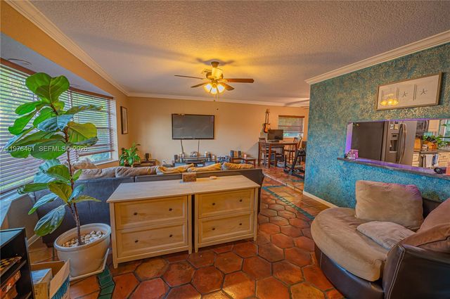 11400 Tara Dr, Plantation, FL 33325